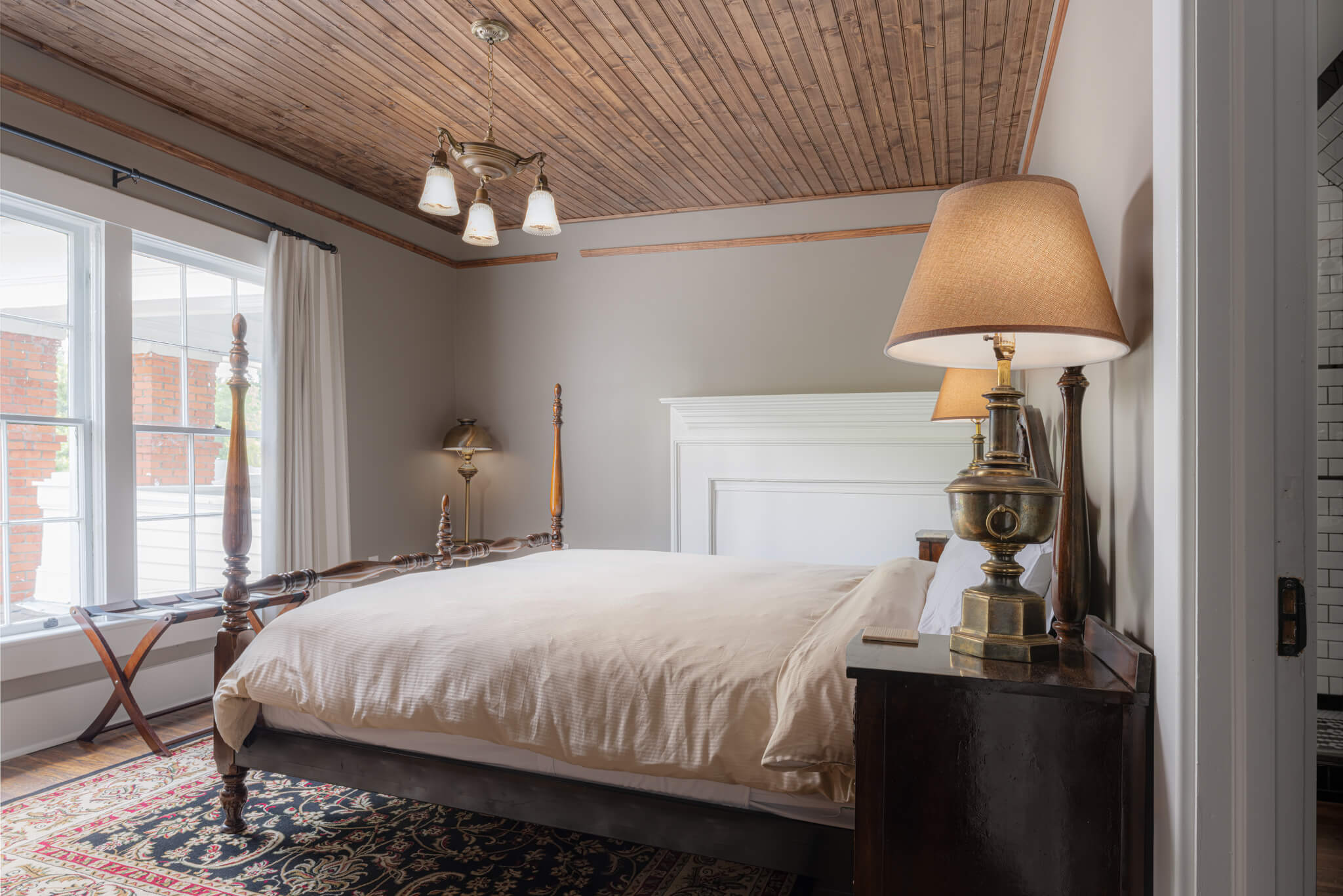NuWray Hotel | Burnsville, NC | Interior Photography